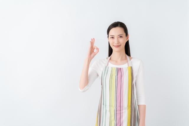 OKサインを出す女性の画像