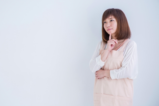 考える保育士