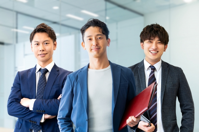 3人の男性の画像