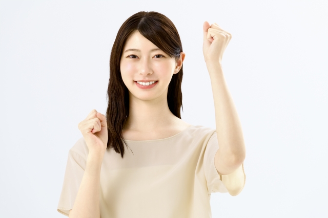 嬉しさを表現する女性