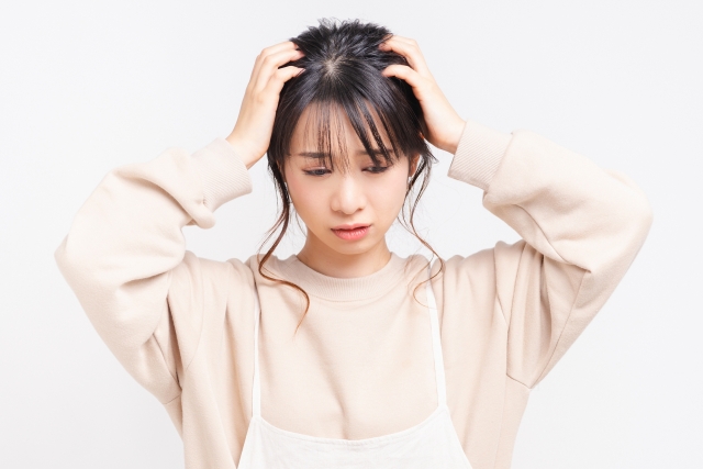 辛い様子の女性
