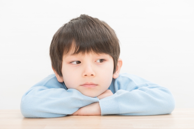 無表情の子ども